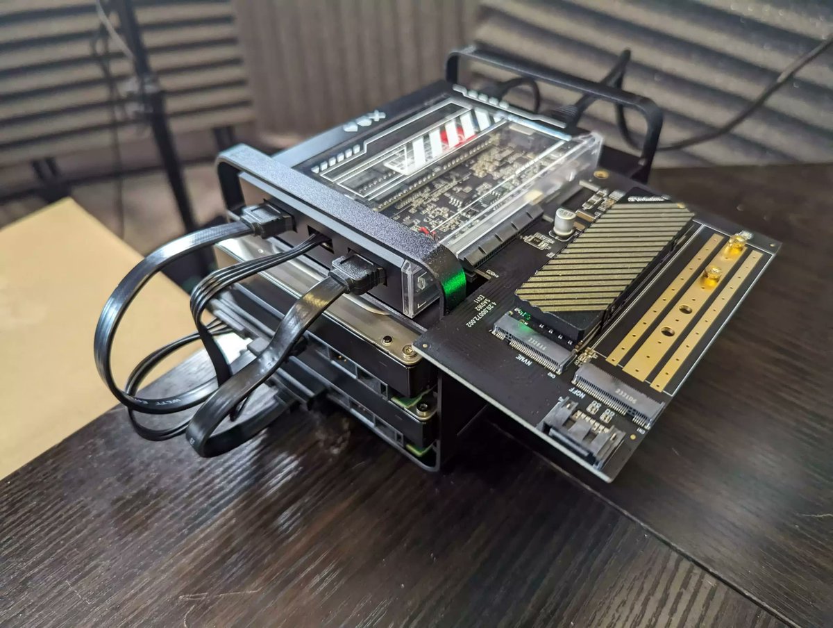 wizzdvd's tweet photo. The ZimaBlade 7700 NAS Kit stands out as a powerful and versatile solution for network storage needs. Its robust hardware, combined with flexible software options like Proxmox and TrueNAS, make it an excellent choice for you - https://t.co/AV4t4shFiW https://t.co/rqhfAeRCIg