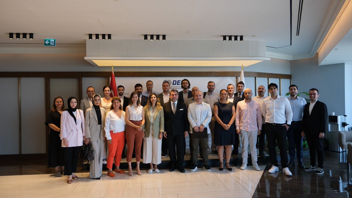 #TAİK Yürütme Kurulu Üyemiz Burak Talu (<a href="/buraktalu7/">Burak Talu</a>) başkanlığında Amerikan Ticaret ve Kalkınma Ajansı (USTDA) ile kamu ve özel sektör projelerinin fizibilite çalışmalarına sağladıkları hibe fırsatlarına yönelik bir bilgilendirme toplantısı gerçekleştirdik.

<a href="/USTDA/">USTDA</a> Türkiye