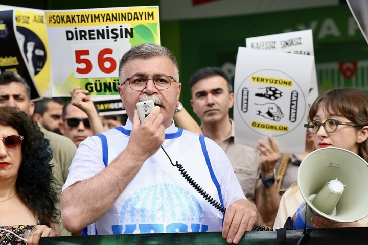 marksistorg's tweet photo. Katliam yasasına karşı direniş büyüyor, sendikalar da meydanlarda!

Sokak hayvanlarının yaşamanı savunan aktivistler birçok şehirde nöbette! İstanbul'da Kadıköy'deki eyleme, Ankara'da Kuğulu Park'taki nöbete yüzlerce kişi katıldı.

https://t.co/ceNJzt10C7 https://t.co/eqDbOtCHqc