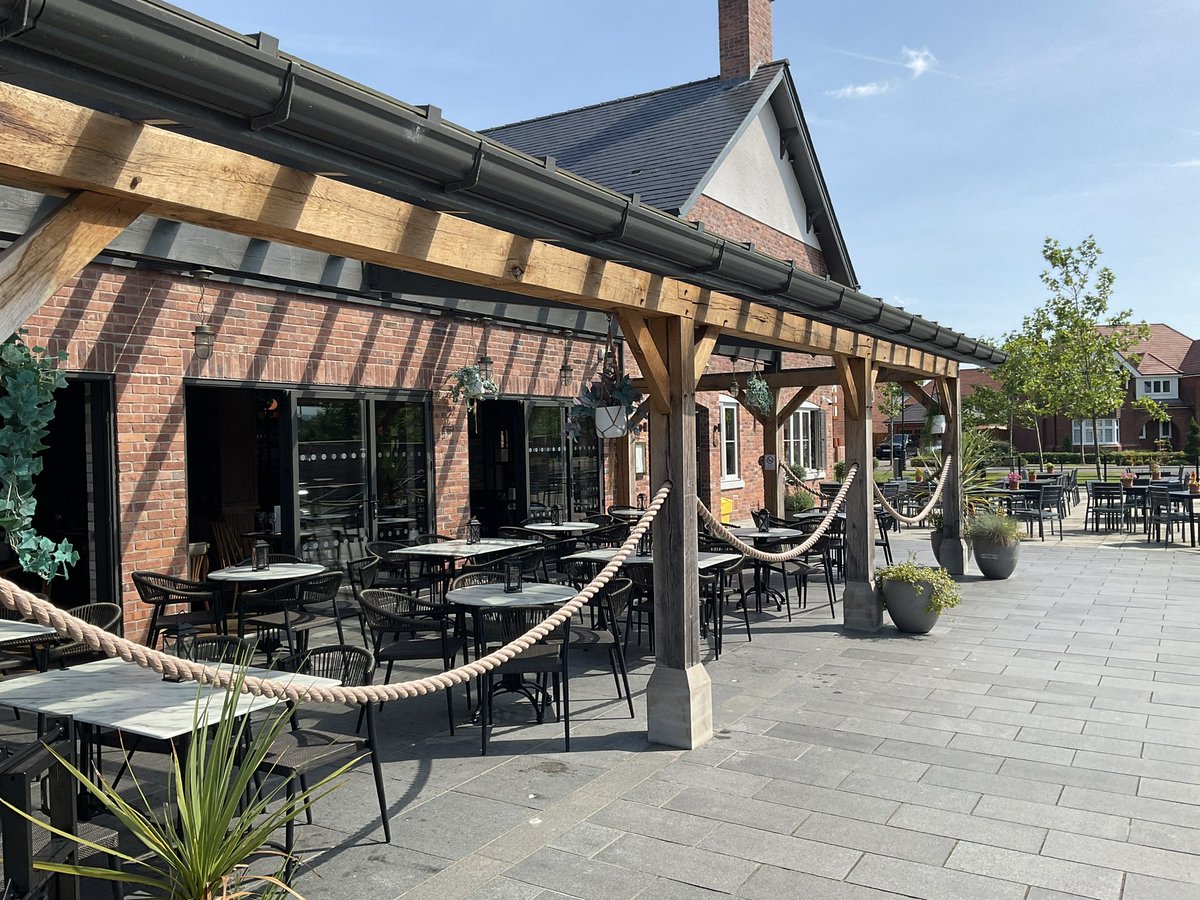 TheAviatorPub's tweet image. It’s Friday. Look what has finally come out. Yes the sun has got its hat on. We are ready to serve you. Dine in or out, you choose. Theaviatorpub.co.uk #beergarden #beer #outsidedining #happyfriday