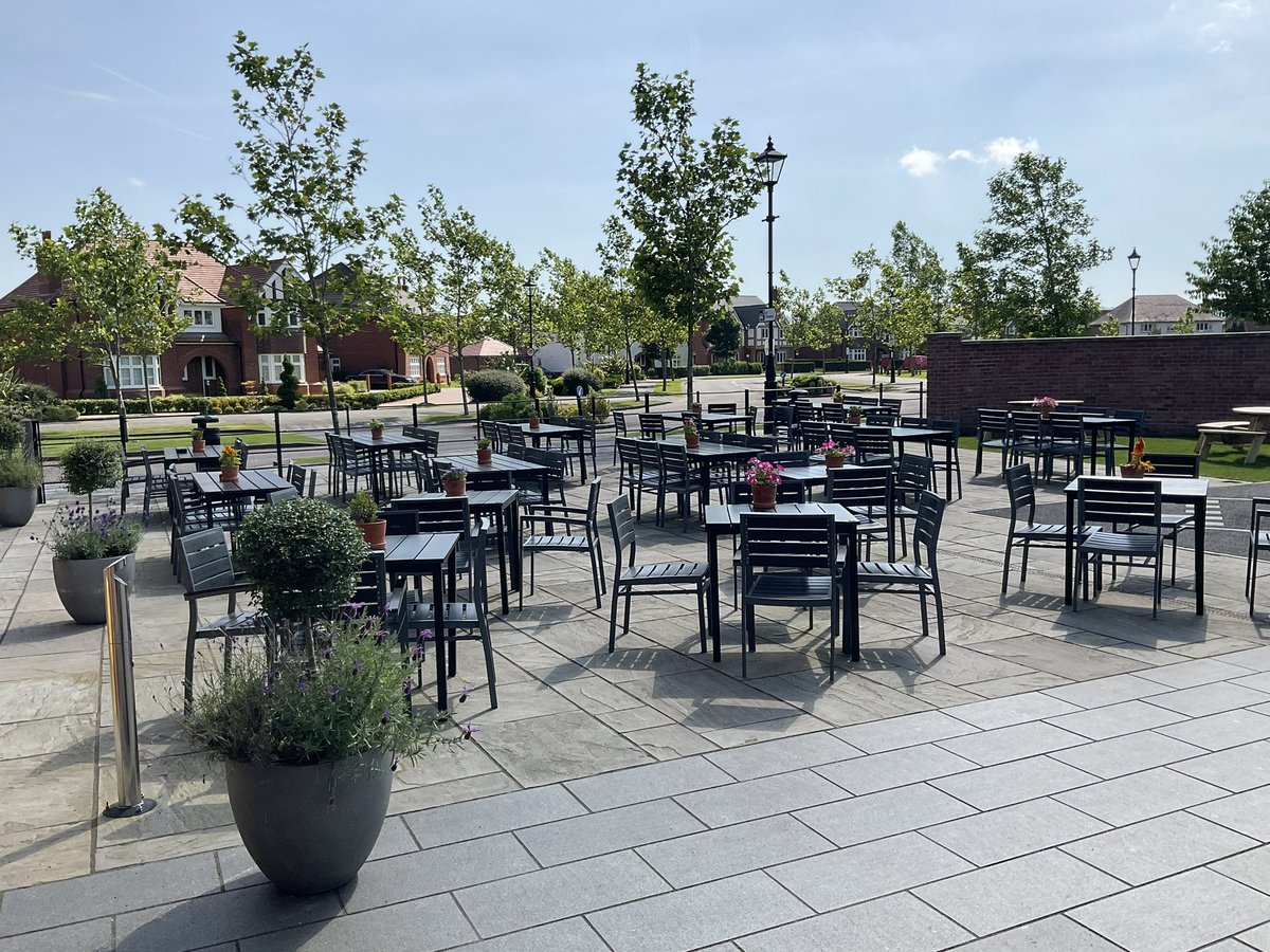 TheAviatorPub's tweet image. It’s Friday. Look what has finally come out. Yes the sun has got its hat on. We are ready to serve you. Dine in or out, you choose. Theaviatorpub.co.uk #beergarden #beer #outsidedining #happyfriday