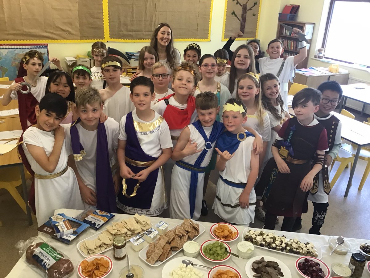 Y5_CTK's tweet photo. Year 5 started their Greek day with traditional Greek dancing 🇬🇷 https://t.co/uBfGhOh4xi