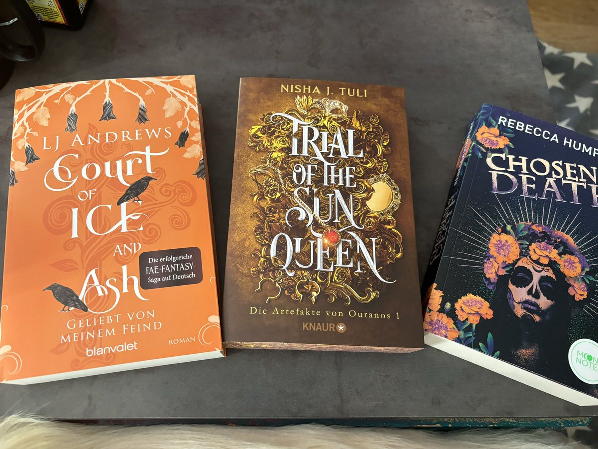 CatVanDark's tweet photo. #bookhaul #books https://t.co/Pl1WLosTlC