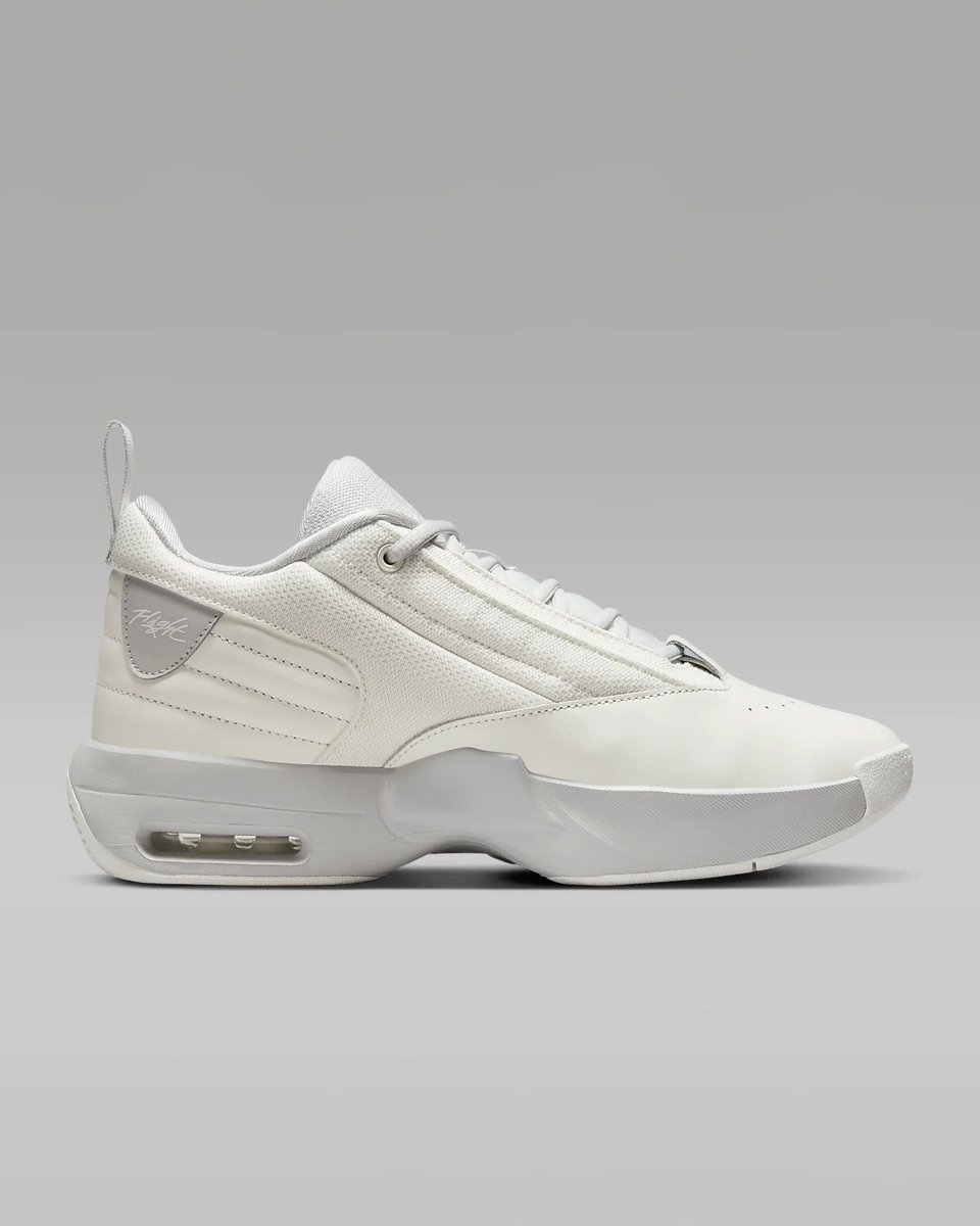 HokKicks's tweet photo. Jordan Max Aura 6
Color: As seen
Style code: FQ7943-101
Price: ₦400,000-₦500,000

Sizes available on Demand 
Nationwide Delivery 🚚
Place your order. 
Blord Roma global sky news reese yoro ugarte biden us Boniface fpl cucurella
IG @hok_kicks 08062898151 
#nike #jordan #hokkicks https://t.co/5tKxrvfIl6