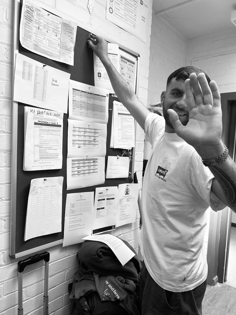 Mr Gallagher tweet media