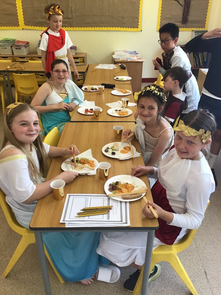 Y5_CTK's tweet photo. Followed by a tasty Greek feast 🇬🇷🍴 https://t.co/z7d8aJD5ux