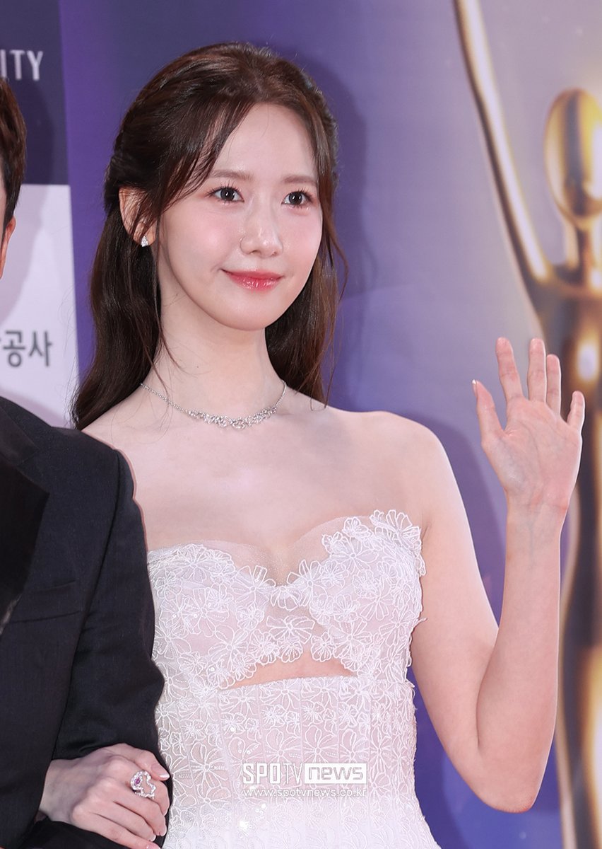mystarmyangel's tweet photo. 240719 YoonA - 3rd Blue Dragon Series Awards red carpet by Press (1)

SO SO GORGEOUS!

#임윤아 #LimYoonA #윤아 #YoonA https://t.co/QoEdJq8u7q