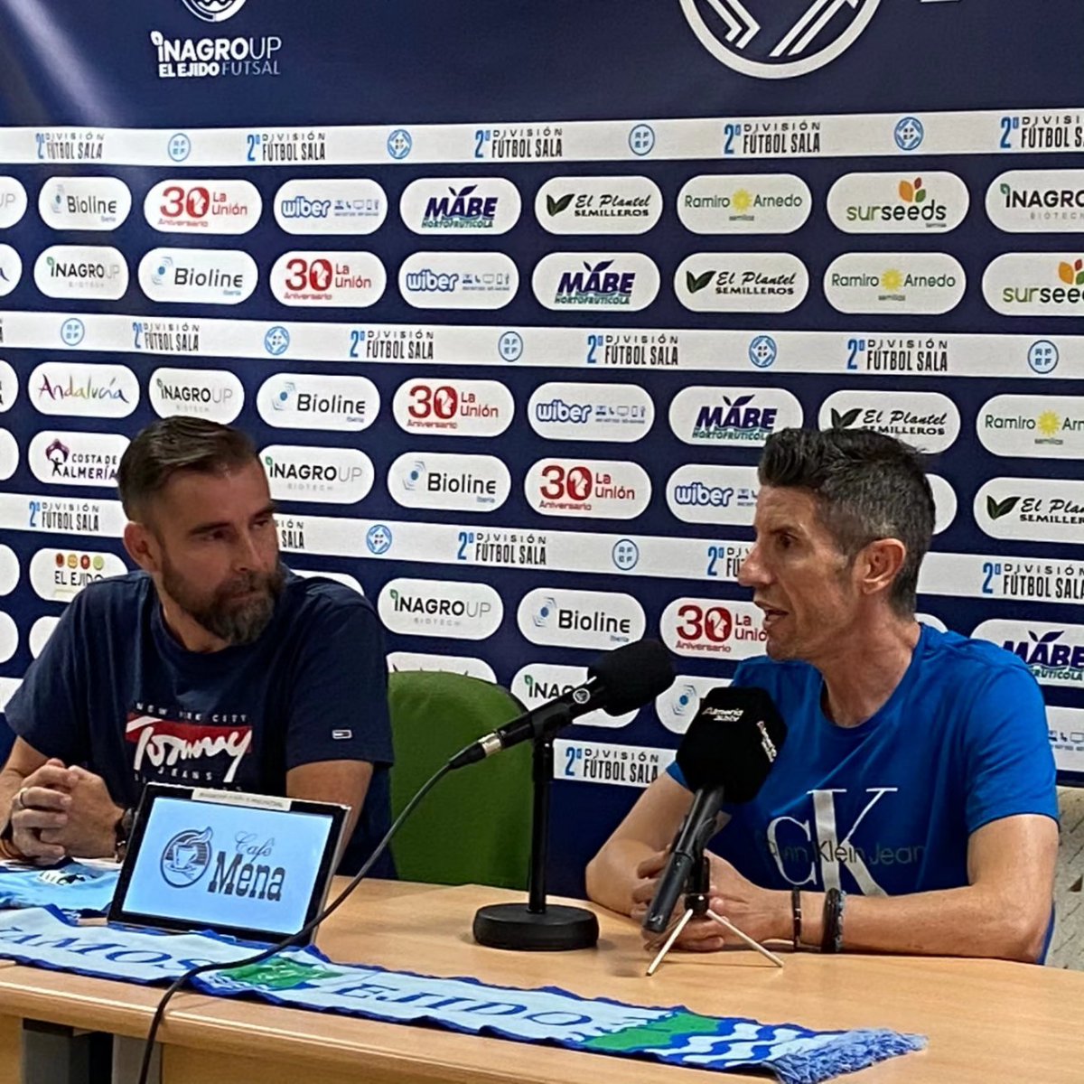 ManuelCollado7's tweet photo. Después de un tiempo desde que se hizo oficial mi incorporación al CdEjidoFutsal, quiero agradecer personalmente al club y a su director deportivo Maki la confianza en mi para dirigir este gran proyecto.
Estoy feliz y cargado de ilusión para este reto.
Vamos CDEjidoFutsal ⚽💪🏻🩵 https://t.co/5lW7zcU5bu