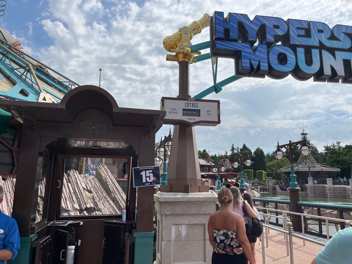 De Windowsstoring heeft ook impact in Disneyland Paris. Alle ticket en hotel systemen liggen plat, tickets worden handmatig gecontroleerd. Operations lijkt verder niet getroffen. Het is niet heel druk en op wat logistieke plekken na merk je er weinig van.