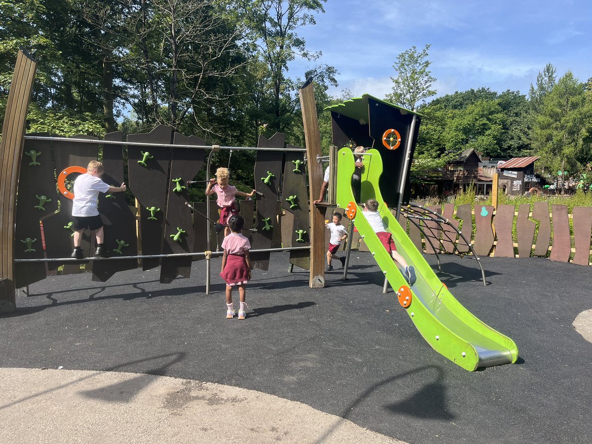 MissFlynnMLP's tweet photo. We have arrived at Gulliver’s World and already been on the Caterpillar. @MabLanePri @MrGuyMLP #50thingstodo #wholeschooltrip #onlythebest https://t.co/zUv7MLJIF5