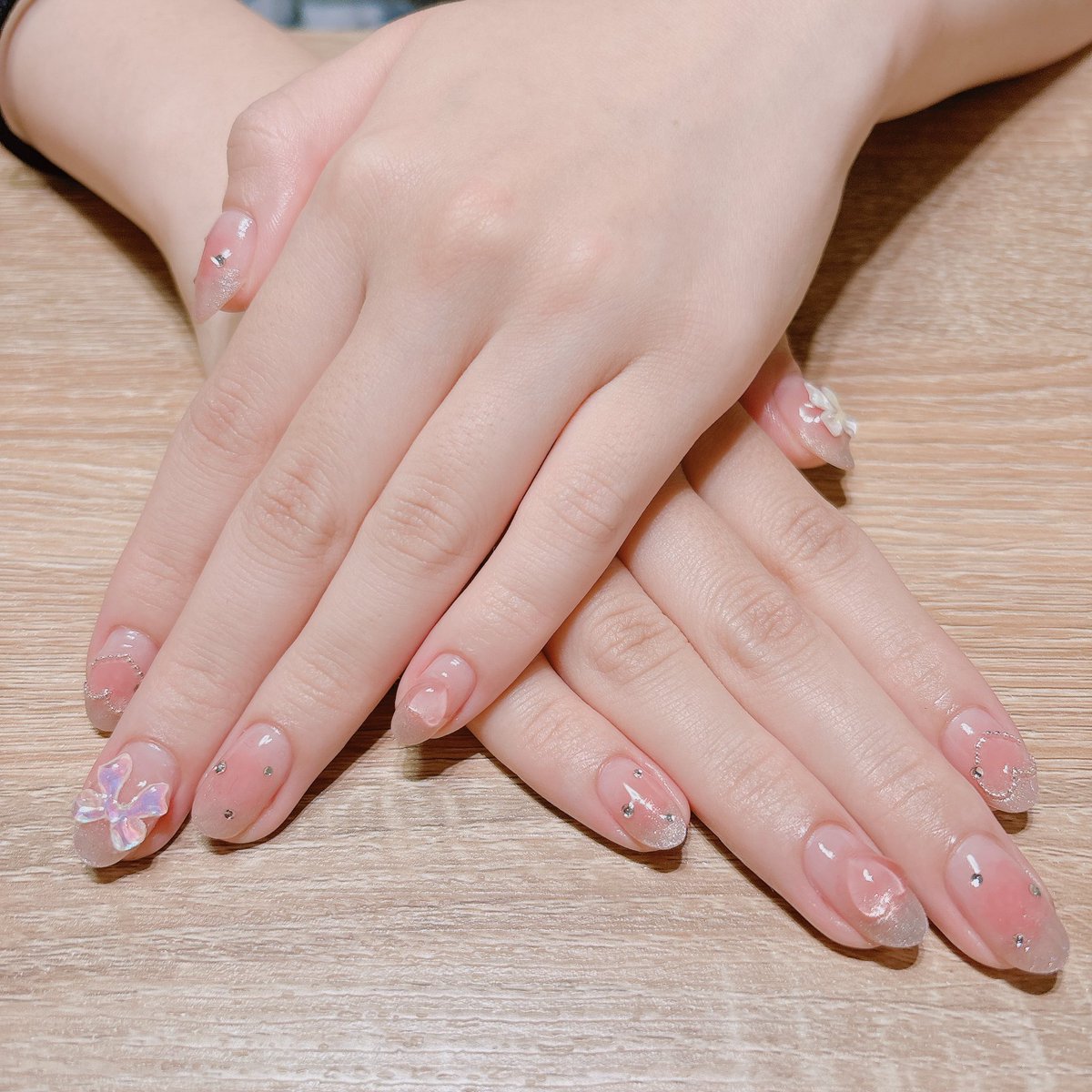 I1106Me's tweet photo. 入れたいもの全部入れ💅✨
#チークネイル
#マグネットネイル
#グラデーションネイル
#リボンネイル
#ハートネイル
#大人可愛いネイル
#夏ネイル
#cutenails
#magneticnails
#gradationnails
#heartnails
#ribbonnails
#naildesign
#ネイル
#ジェルネイル https://t.co/1gu3H8Y10D