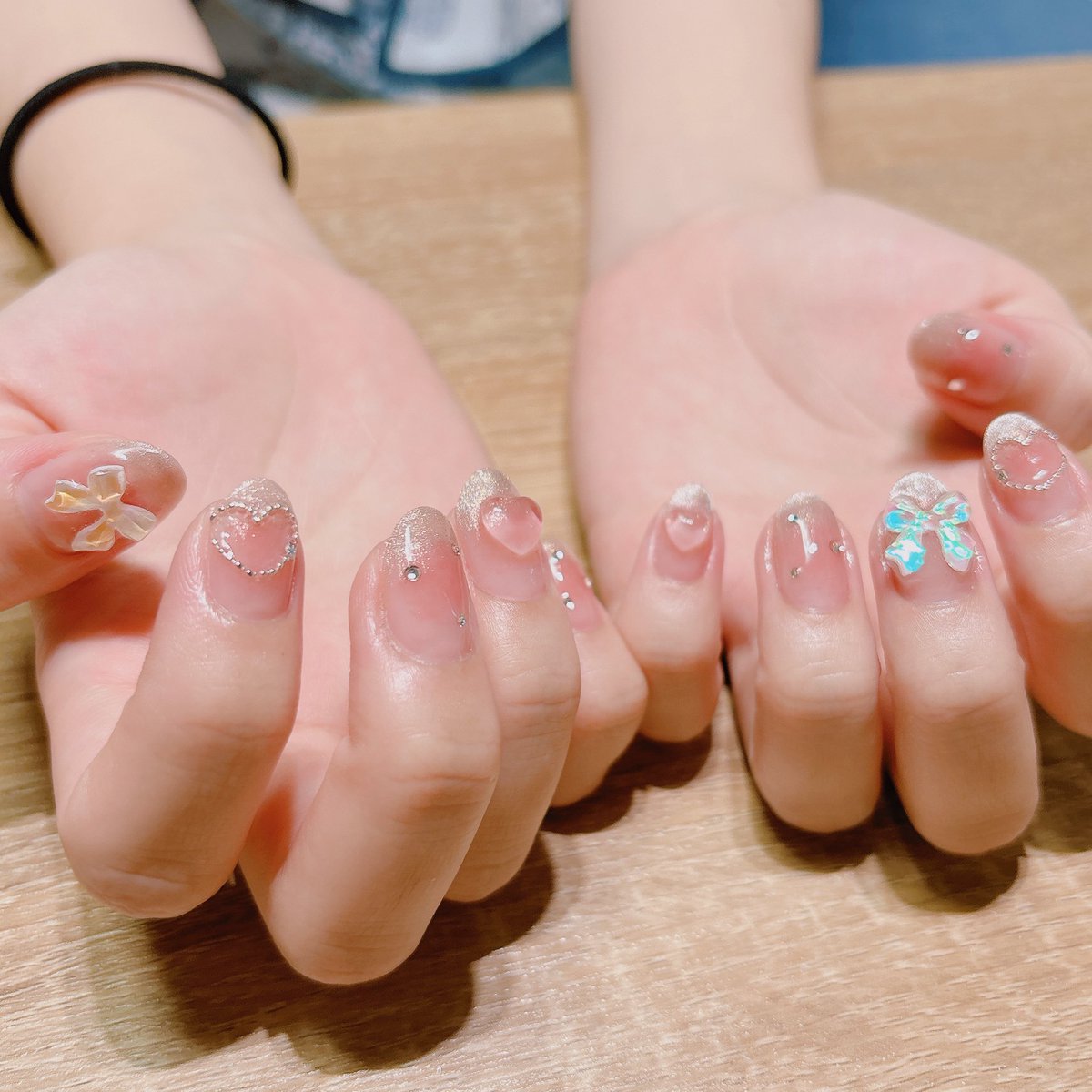 I1106Me's tweet photo. 入れたいもの全部入れ💅✨
#チークネイル
#マグネットネイル
#グラデーションネイル
#リボンネイル
#ハートネイル
#大人可愛いネイル
#夏ネイル
#cutenails
#magneticnails
#gradationnails
#heartnails
#ribbonnails
#naildesign
#ネイル
#ジェルネイル https://t.co/1gu3H8Y10D