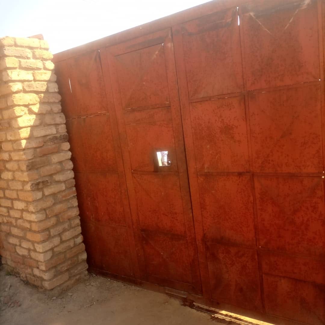 mzuzucity's tweet photo. The Council continues to close down businesses that are operating without Council permit. So far, over 100 shops have been closed. The exercise also targets properties whose owners have not yet  honored city rates. 
My Mzuzu
My City
My Responsibility!! https://t.co/xlwcvTmWUw