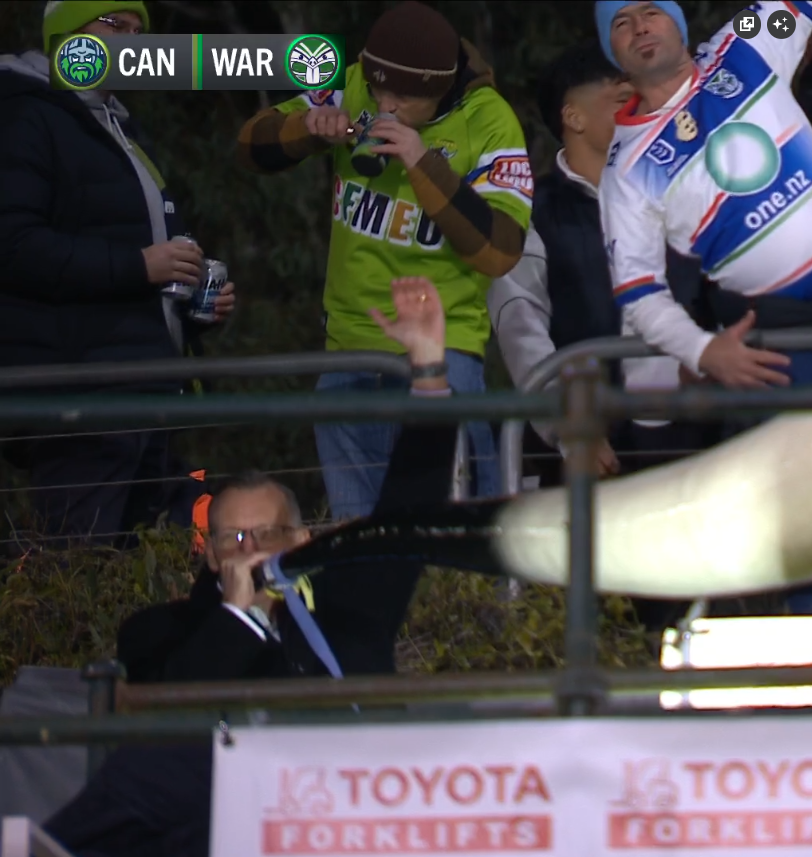 thenrlroast's tweet photo. Rip in son 👀 

#NRLRaidersWarriors https://t.co/myxspKwIsL
