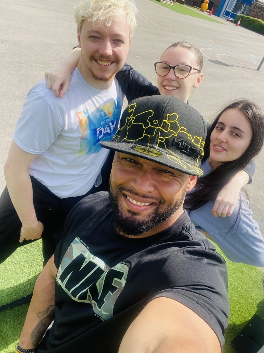 migueldoforo's tweet photo. End of term team photo, not like we are going to be off but we are joining in the end of term celebrations and spirit. Have a great summer everyone and thank you to all the amazing education providers we have got to work with this academic year #wealllearnindifferentways π https://t.co/pytFOZl7pU