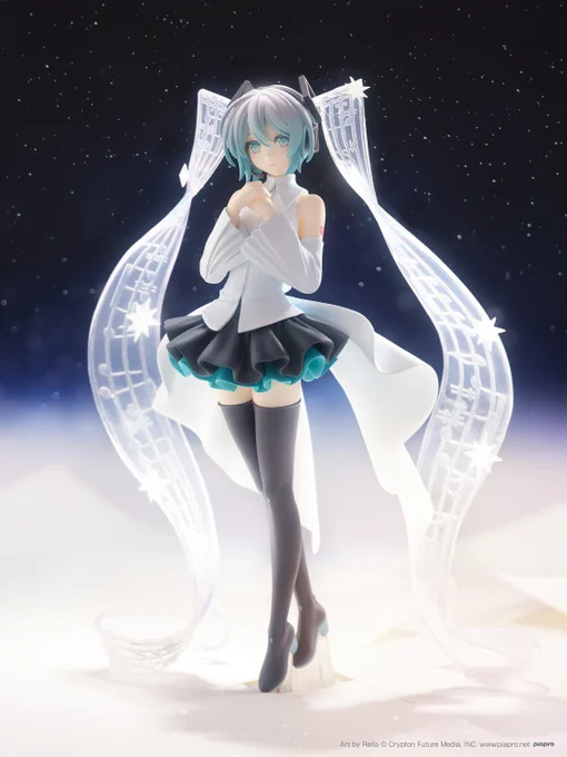MV「Little Missing Stars」初音ミク=通称「五線譜ミク」が、グッドスマイルカンパニー様のPOP UP PARADEシリーズよりフィギュア化決定です!  7/25〜8/4個展『Stargazer & Lucid Dream』の会場でも彩色見本を初展示します。是非お楽しみに。  #ポッパレ