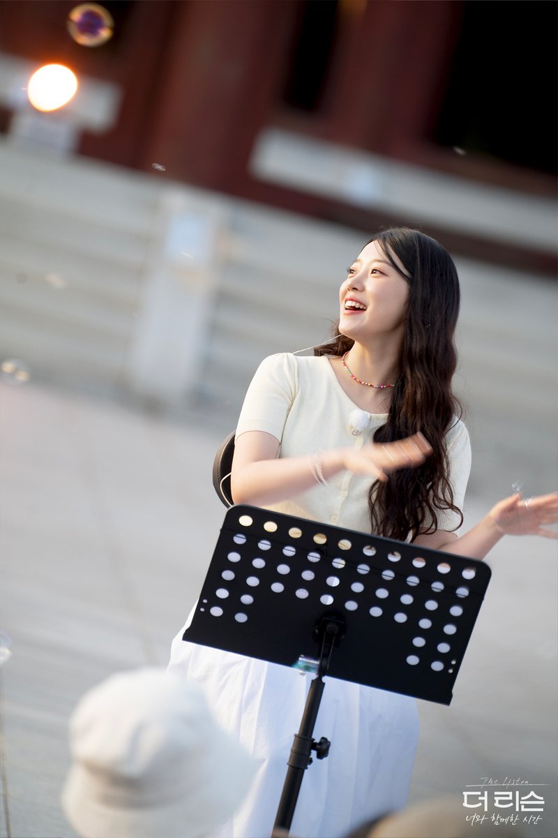 studio_donuts_'s tweet photo. '가족과 함께한 시간'으로 펼쳐진,
부여에서의 힐링 버스킹 현장을 담았습니다😉📷
SBS '더 리슨: 너와 함께한 시간'
#투앤비 #김효진 #2NB
#SBS #더리슨 #더리슨_너와함께한시간 #TheListen #TheListen_EveryMomentwithYou https://t.co/EDpXrTyiCT