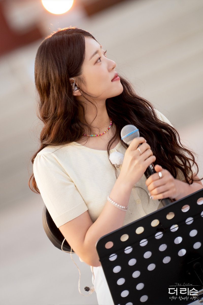 studio_donuts_'s tweet photo. '가족과 함께한 시간'으로 펼쳐진,
부여에서의 힐링 버스킹 현장을 담았습니다😉📷
SBS '더 리슨: 너와 함께한 시간'
#투앤비 #김효진 #2NB
#SBS #더리슨 #더리슨_너와함께한시간 #TheListen #TheListen_EveryMomentwithYou https://t.co/EDpXrTyiCT