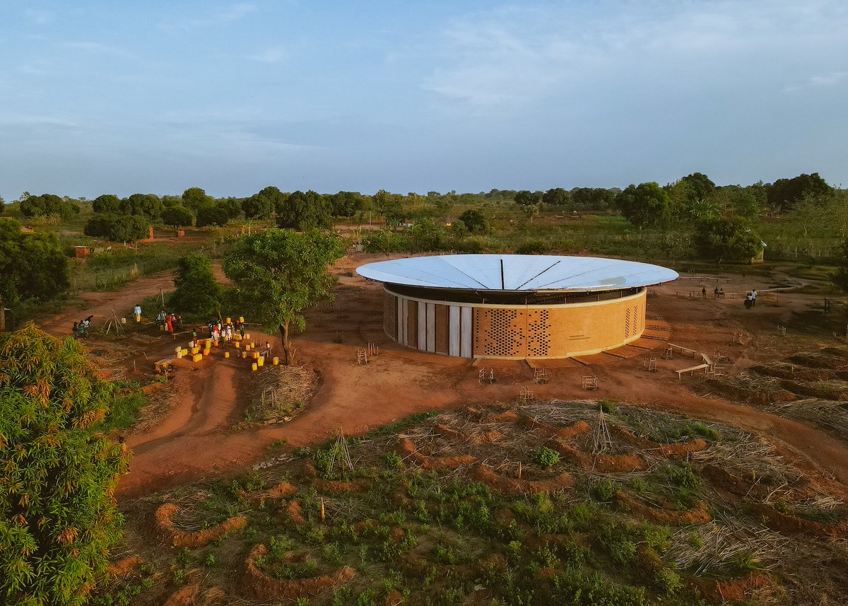 Arch_Today's tweet image. The TO: Foundation, in collaboration with design firms Hassell, @localworksug + @sinaloketa, has completed an innovative performing arts centre in #BidiBidi, Uganda, for Africa’s largest #refugee settlement. Learn more about the project in the link below!
architecturetoday.co.uk/bidi-bidi-perf…