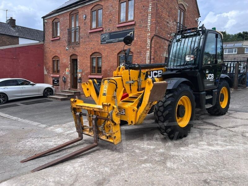 JayBeePlant's tweet photo. IN STOCK NOW - 2019 JCB 535-125 Hi-Viz telehandler with the bigger horsepower engine, 3.5 tonne lift to 12.5 meter reach, kept in very good order.

A nice tidy machine and ready for work.

Hours: 3673

Stock No: 6141

Price: £32,997 + VAT 

https://t.co/xIO4jsbumd

#jcb https://t.co/noKfVTnOkQ
