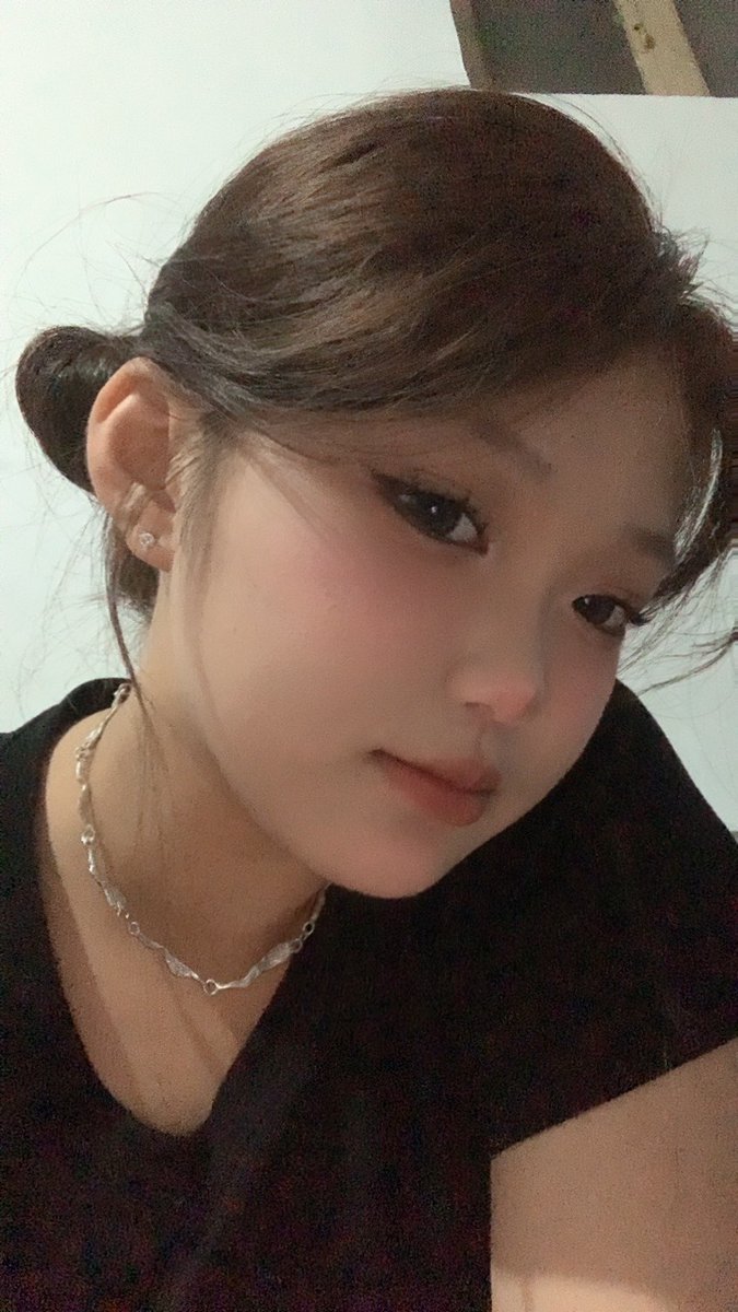 fynhu4's tweet photo. 我可能克男人，男人一跟我谈恋爱就没钱，点外卖没钱玩游戏没钱…
离开我之后马上变得有钱
所以，想一夜暴富的来找我吧～ https://t.co/MuYViPb7aP