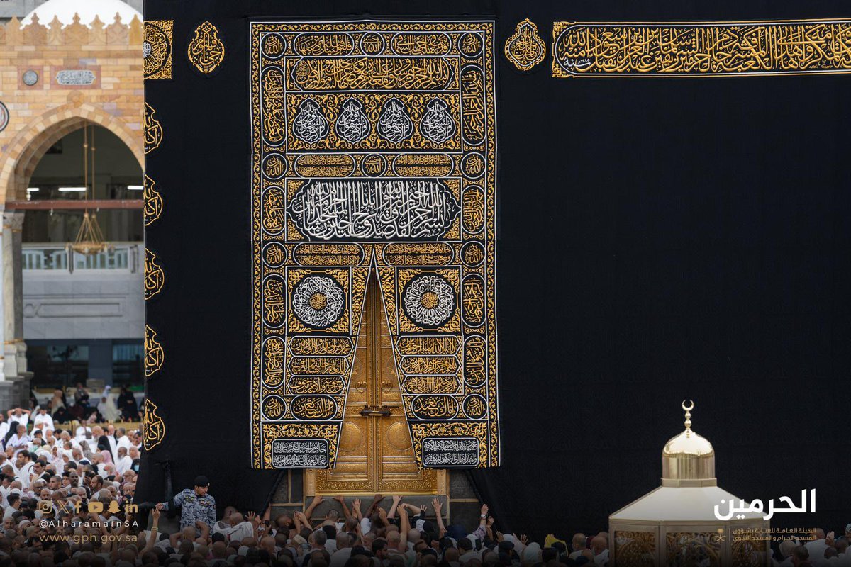 RAlbaidhani's tweet photo. #قوافي_الكَلِم 

صلى وسلم ذو الجلال عليك ما
ناح الحمام بصوته وترنما

قف بالطواف ترى الغزال المحرما
                    حج الحجيج وعاد يقصد زمزما

بدراً إذا كشف اللثام رأيته
                          أبهى من القمر المنير وأعظما
#صلى_الله_عليه_وسلم 

#يوم_الجمعة 
#جمعة_مباركة https://t.co/CDKz1jLtRB