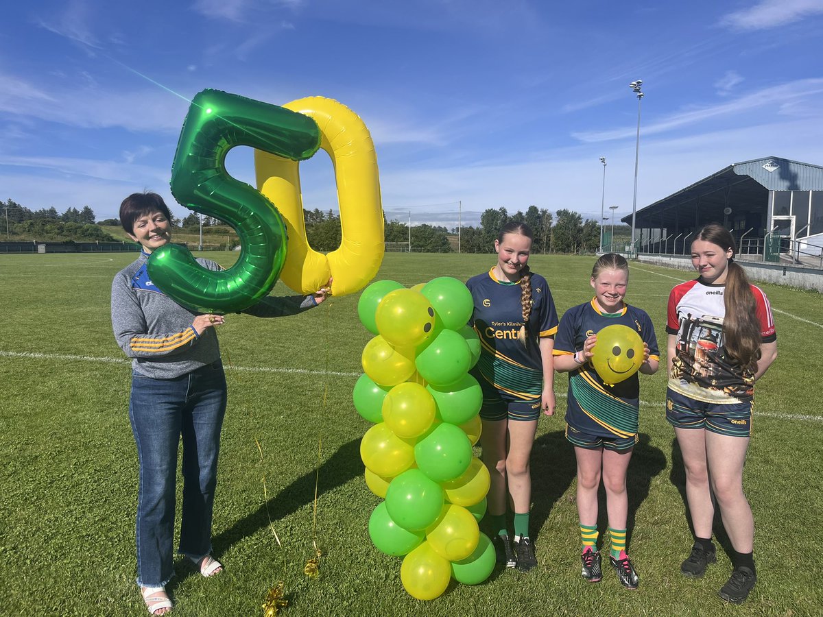Edelburke4's tweet photo. Kilmihil U12 LGFA Team celebrated the 50th Anniversary of the LGFA by playing a C’ship match V Corofin and then inviting their parents and spectators to walk the distance to Croke Pk around the GAA pitch afterwards of 272km @MunsterLGFA @Clarelgfa @DaloAnto @kilmihilladies https://t.co/zhklvt6TA4