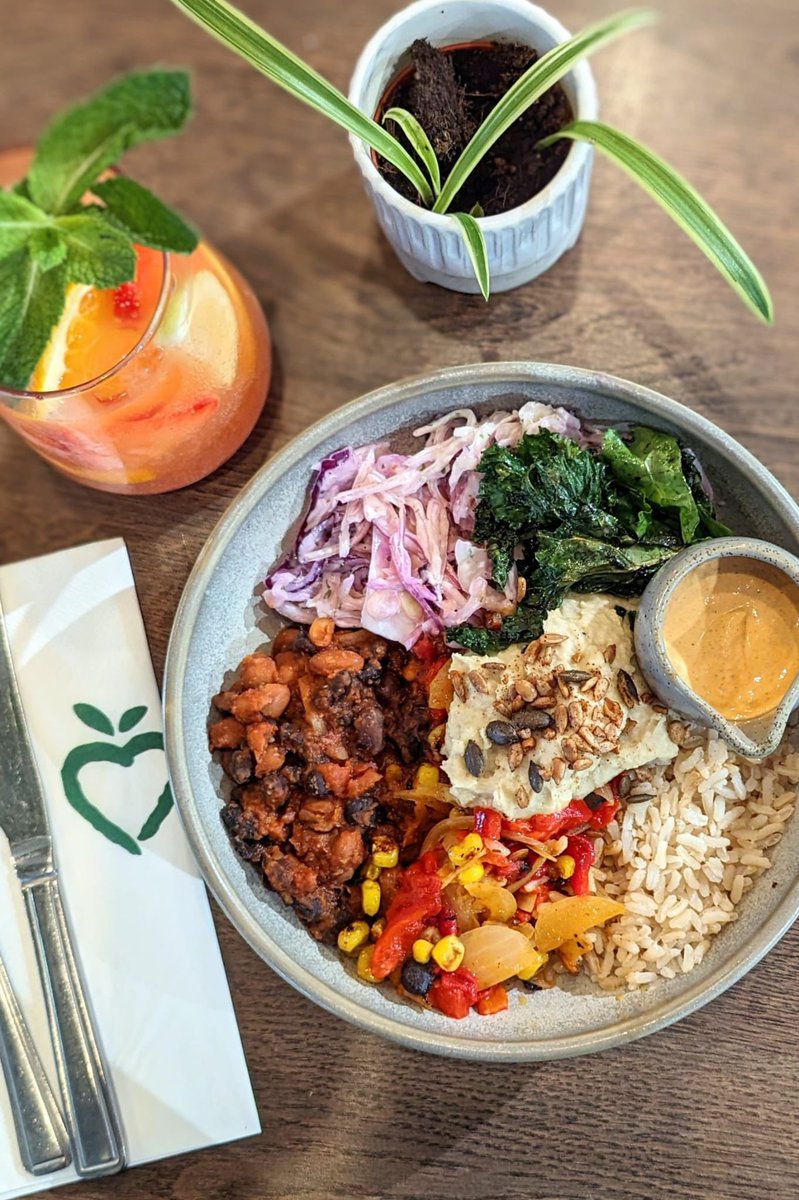 Happy Fri-YAY guys! 🤩

The sun is shining, the doors are open, the drinks are cold and the food is delicious. Come and join us for a delicious brunch, lunch, dinner or anything in between! 😃 

#wearevegivores #vegivores #fridayfeeling #rdguk #bournemouth #bournemoutheats