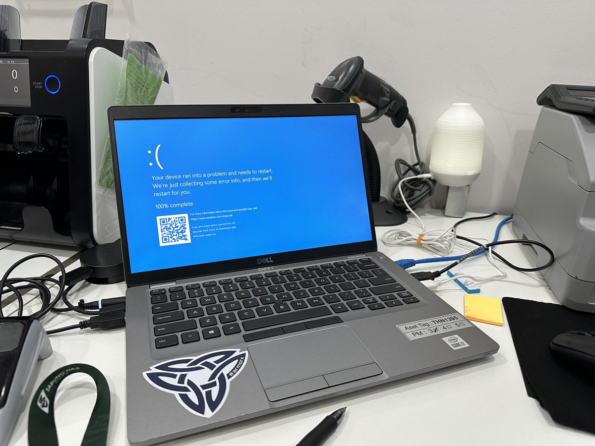 azhrkrm's tweet photo. Happy international blue screen day! https://t.co/Dq1hiYWbYg