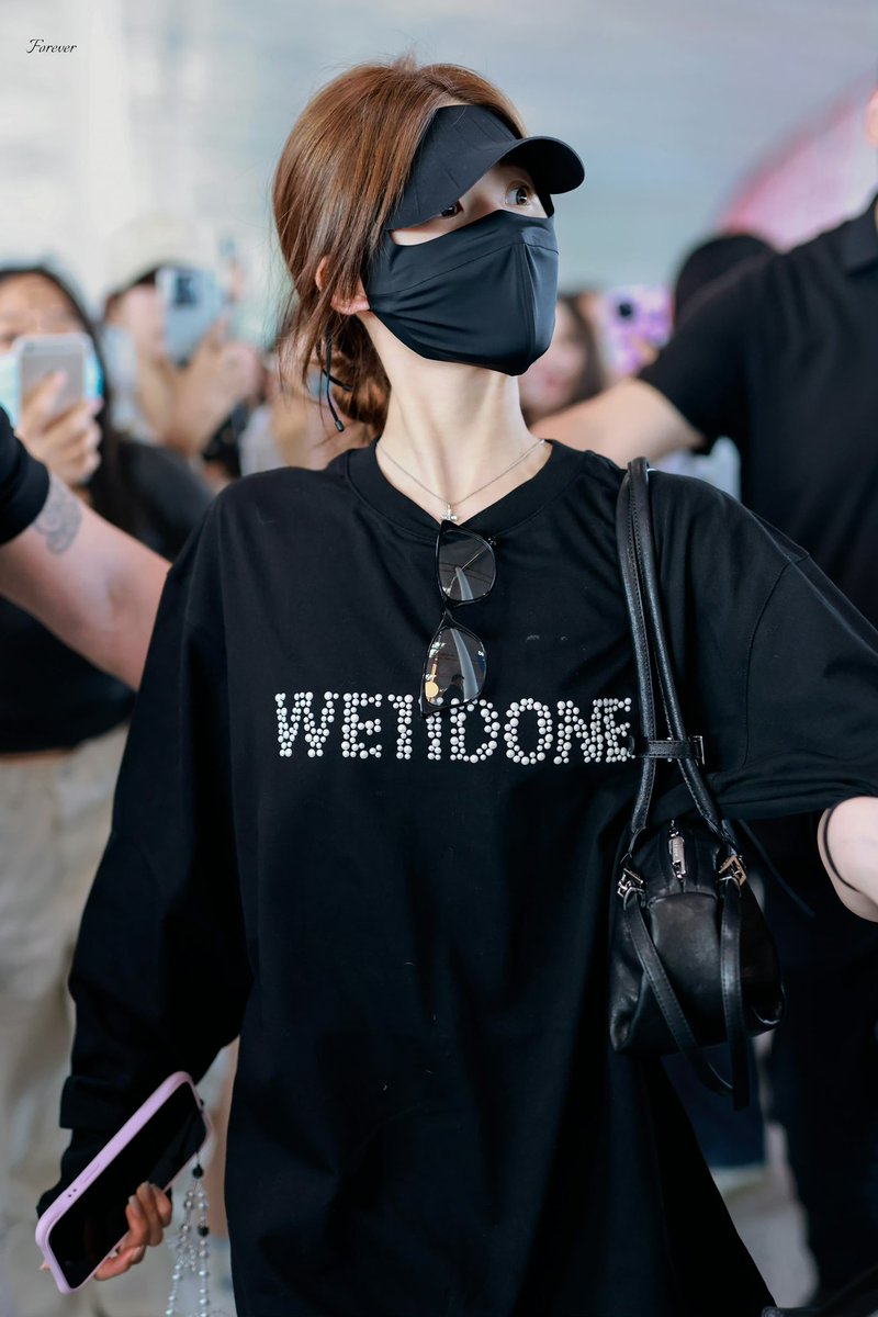 RosyZhaoDaily's tweet photo. 240719 #赵露思 北京出发

#Zhaolusi PEK Departure 

#조로사 PEK 출발

#RosyZhao https://t.co/fIOGPRuiyX