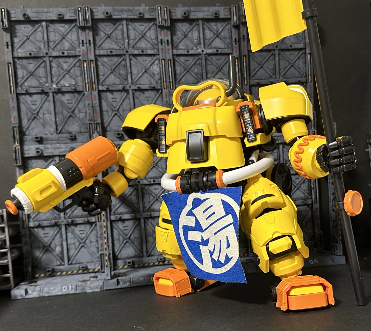 okera1006's tweet photo. スパダック完成♪
MGジムと比較(´∀`)
デカいw
バーニアと腰のタンクが光るよ!!可愛いよ!!!
肩のとこも光るはずだったけどダメだった(°▽°)
何としてでも光らせたいからデカールはお預けにする(*´-`)
ネクスポまで時間が足りない!!笑
#模型
#プラモデル
#BDUCK
#SPADUCK
#ガンプラ
#ジム https://t.co/3O73HV6wNP