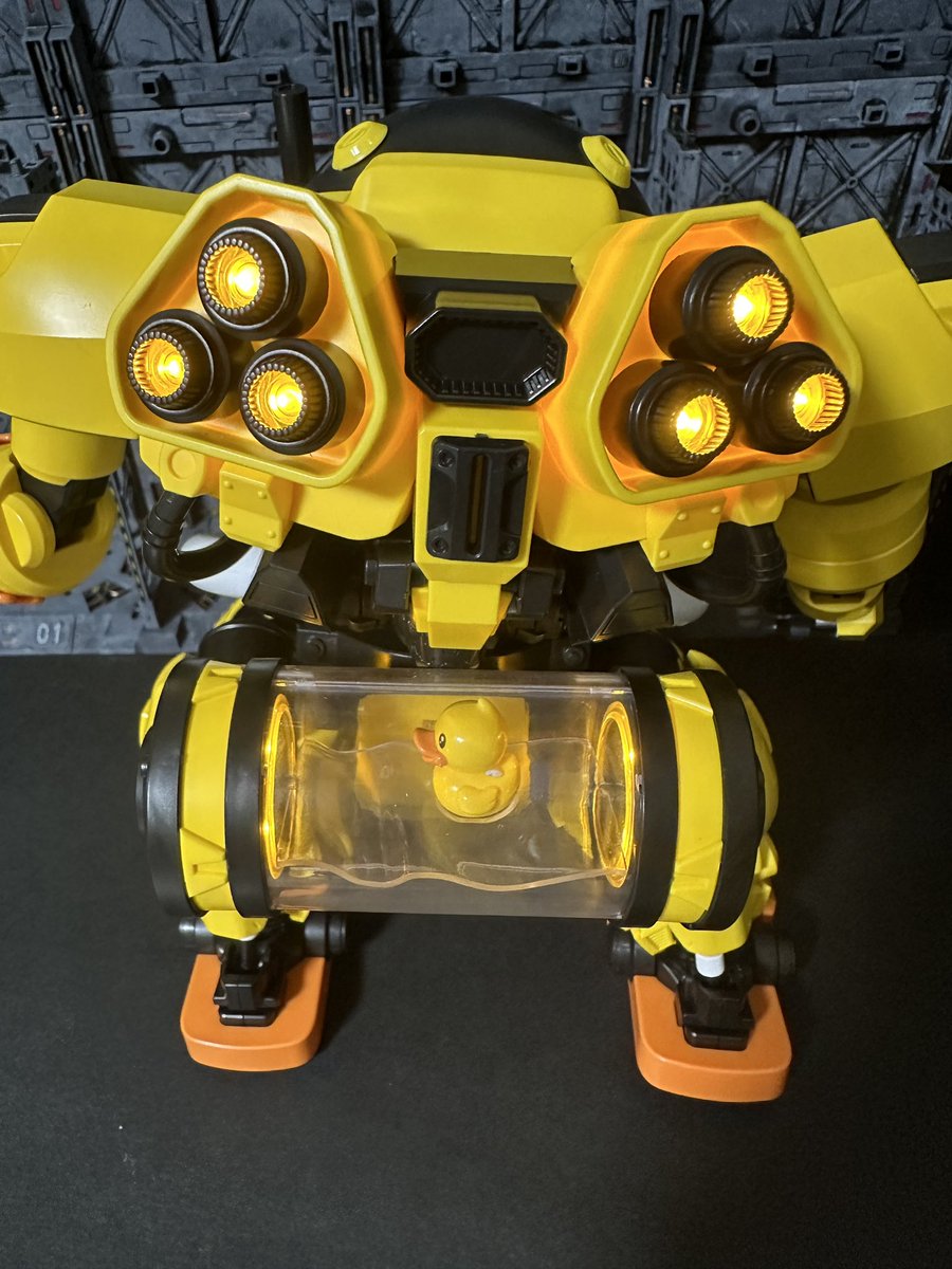 okera1006's tweet photo. スパダック完成♪
MGジムと比較(´∀`)
デカいw
バーニアと腰のタンクが光るよ!!可愛いよ!!!
肩のとこも光るはずだったけどダメだった(°▽°)
何としてでも光らせたいからデカールはお預けにする(*´-`)
ネクスポまで時間が足りない!!笑
#模型
#プラモデル
#BDUCK
#SPADUCK
#ガンプラ
#ジム https://t.co/3O73HV6wNP