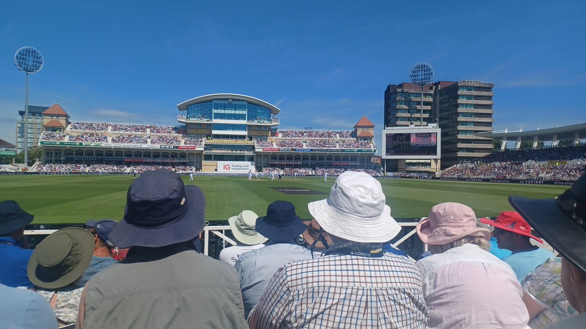 WaymarkGenes's tweet photo. A good (if very warm) day so far. #TrentBridge #EngvWI https://t.co/NiJpmXsd14