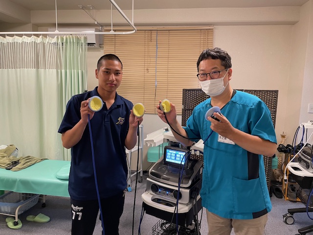 ichinoseikotuin's tweet photo. 患者様から嬉しいお言葉を頂いたのでシェアさせて下さい。
安達昂紀投手
以下コメント
「高校野球で投手をしています。メジャーリーガーの大谷選手や上原投手も使用しているマイクカレントという最新の医療機器を使って施術をしてもらいました。
明日に大事な試合を控えていますが、頑張れそうです！」 https://t.co/BgygmyzMHx
