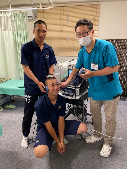 ichinoseikotuin's tweet photo. 患者様から嬉しいお言葉を頂いたのでシェアさせて下さい。
安達昂紀投手
以下コメント
「高校野球で投手をしています。メジャーリーガーの大谷選手や上原投手も使用しているマイクカレントという最新の医療機器を使って施術をしてもらいました。
明日に大事な試合を控えていますが、頑張れそうです！」 https://t.co/BgygmyzMHx