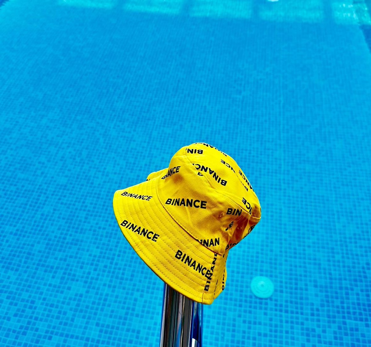 binance's tweet photo. Kicking off the day by the blues. 

📸 @effiekav https://t.co/TwLMNrXMu5