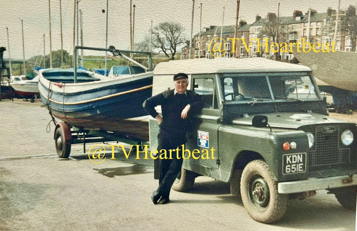 TvHeartbeat's tweet photo. For #FrontEndFriday; Nurse Carol’s #LandRover was originally green before it was restored, pre-#Heartbeat! It is a Leeds vehicle and I think it definitely looks much smarter in blue. #HeartbeatTrivia @Lisakay_11 💙 https://t.co/D0HJbrPMAO