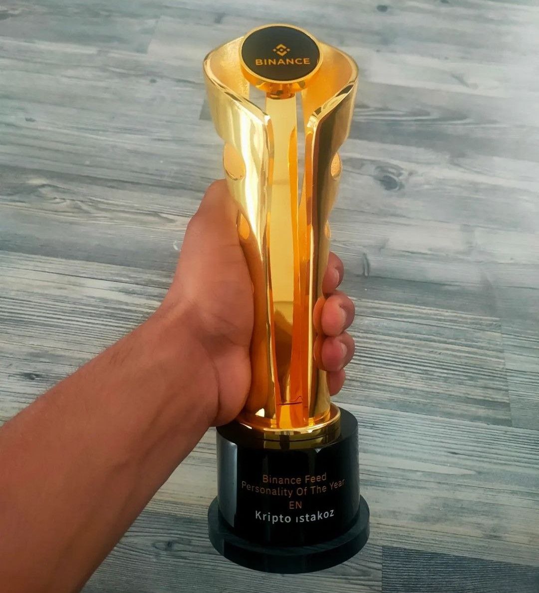 Kripto_Istakozu's tweet image. Güne Cz abimizin bize verdiği kupa ile başlayalım motivasyon olsun. Herkese günaydın 👊👊