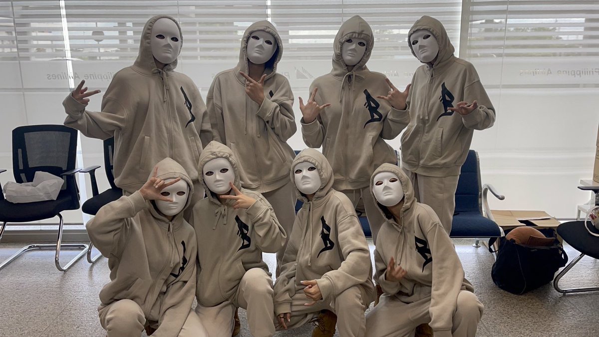 lindstcy's tweet photo. NO, ‘CAUSE THIS BEING POSTED BY ABS-CBN NEWS 😭😭😭 ALAM MONG BUONG MANAGEMENT AY AGREE AT KASABWAT AJDIABASJSHAHAH. 

BINI, IBA TALAGA KAYO 😭😭

BINI KARMA D-DAY 
#BINI #MaskShadesCap #OneWithBINI https://t.co/MITvJR6UUy