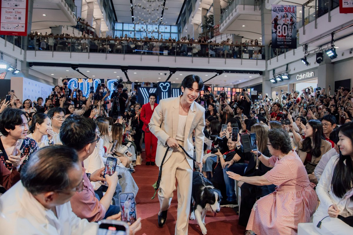 newsplusTH's tweet photo. ห้างแตก!!! เปิดตัว Brand Ambassadors ทั้ง 7 นำทีมโดย “กลัฟ-หยิ่น-วอร์” ในงาน “Felina Canino Yes! Nine Happy! 9 ปีแห่งความสุข ยกขบวนความสนุกถึงคุณ” สุดยิ่งใหญ่ https://t.co/GJXzOJJTzS #newsplusTH https://t.co/0VFyqyUwC5