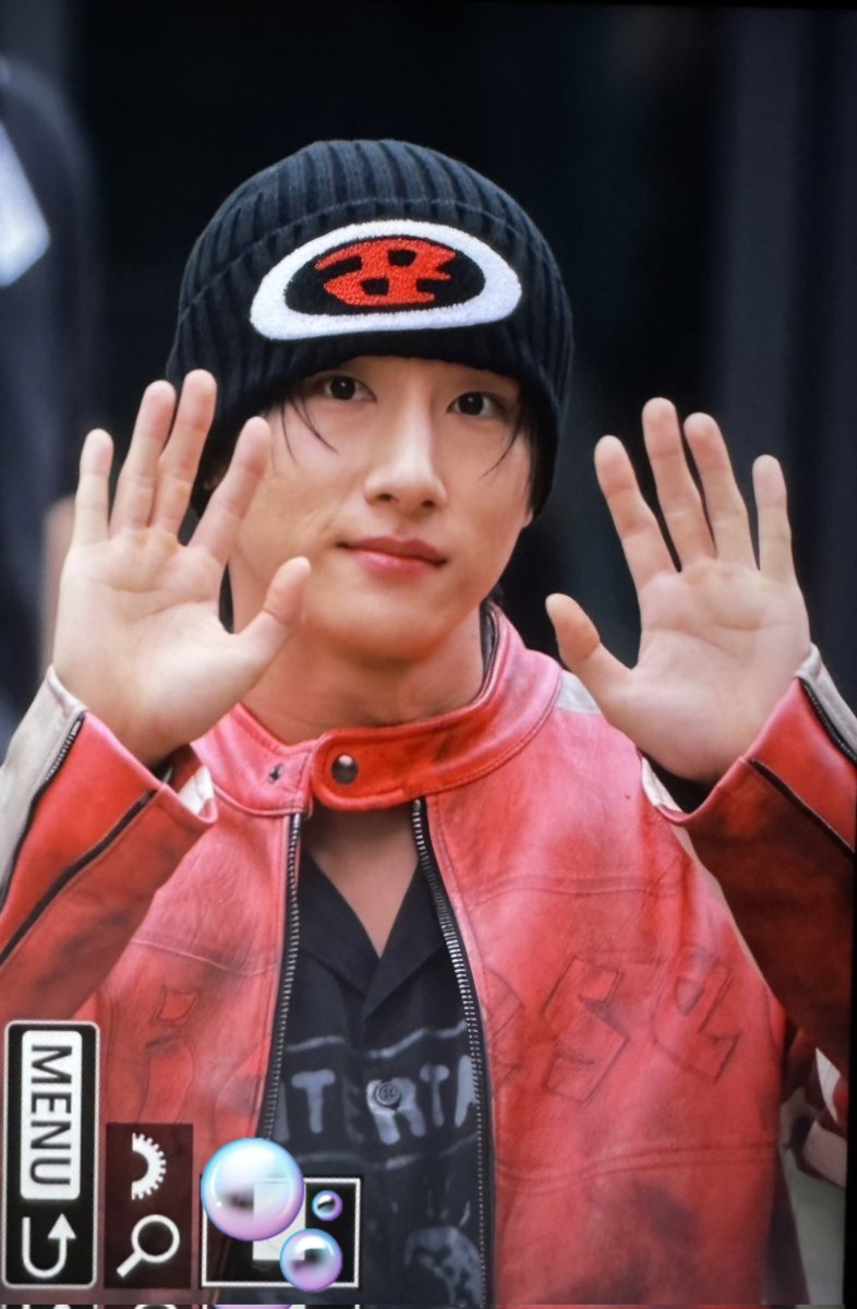 kyuniepedia's tweet photo. ์ฐฝ๊ท 240719
I genuinely don't understand how he's dressed like this in the heat..you look very cute though!โฅ๏ธ๐ค
#monstax #์์ด์ #๋ชฌ์คํ์์ค #monstax_im #monsta_x https://t.co/VAe3F0BS1L