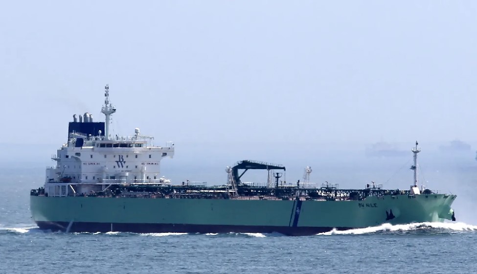 Two tankers on fire off Singapore dlvr.it/T9nXyF