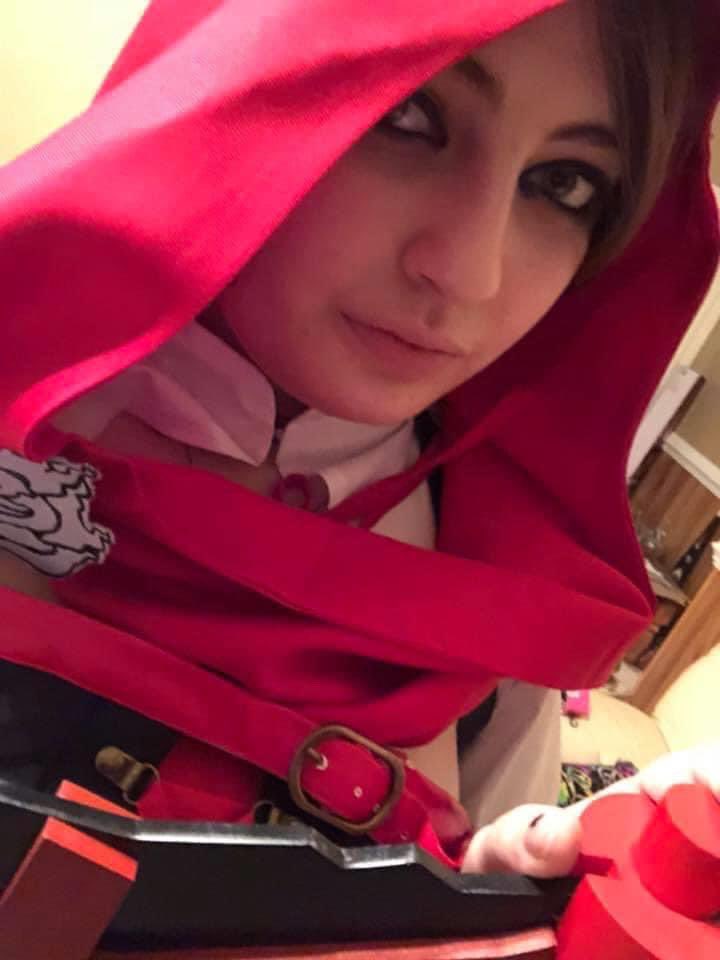 PrestoSplash576's tweet photo. Happy 11 years of RWBY! To celebrate I decided to share my Ruby Rose cosplay ❤️🤍🖤💛 
#RWBY #RwbyRuby #RubyRoseCosplay #RWBYCosplay https://t.co/qqrVEzfkE0