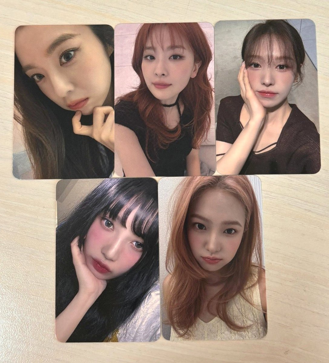 velvetfolder's tweet photo. 💫[preview] 
레드벨벳 코스믹 Red Velvet 'Cosmic'  

1️⃣ APPLE MUSIC OFFLINE FANSIGN
2️⃣ MAKESTAR VCE

ctto
아이린 슬기 웬디 조이 예리 포카 https://t.co/wDqtLHjsoO