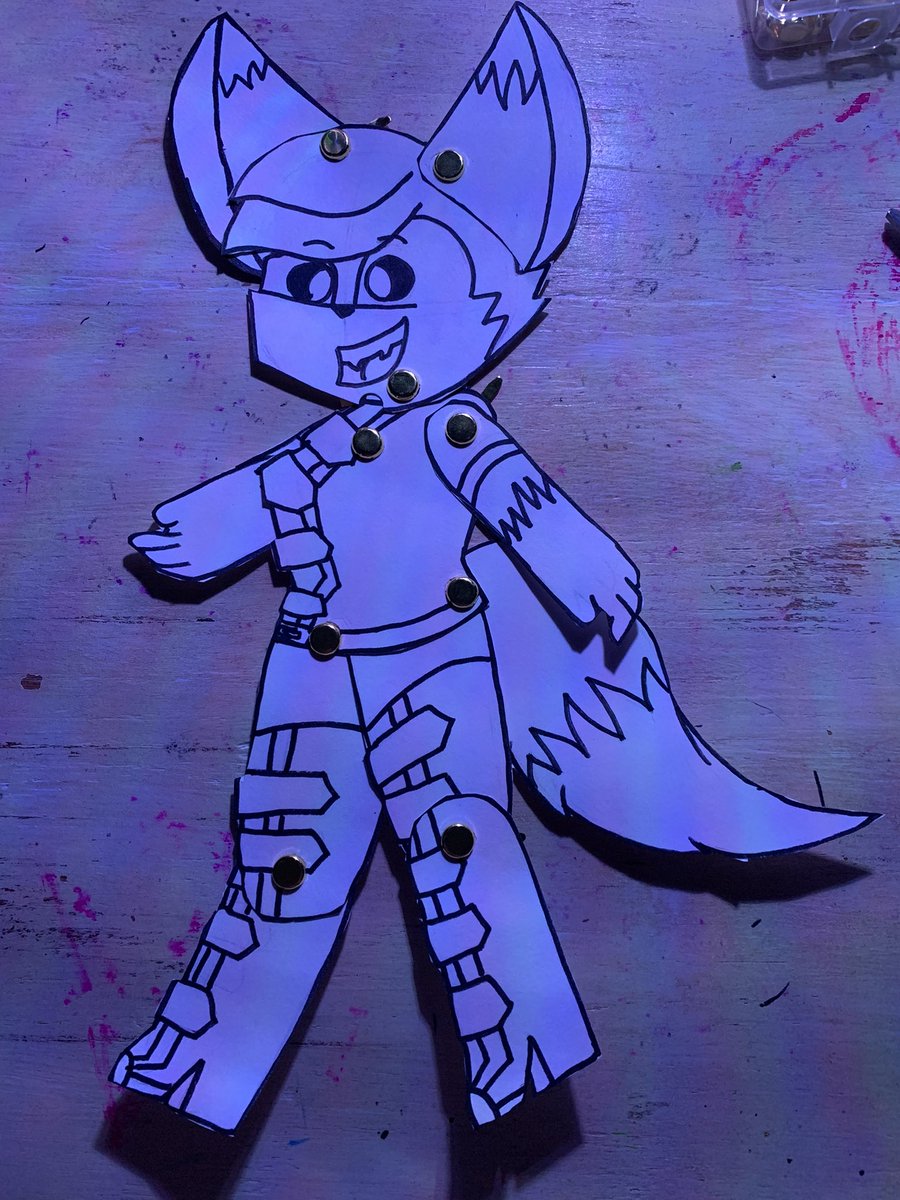 LunaDH17's tweet image. I made him into a paper puppet 💜
#Papercraft #paperpuppet #paperdoll