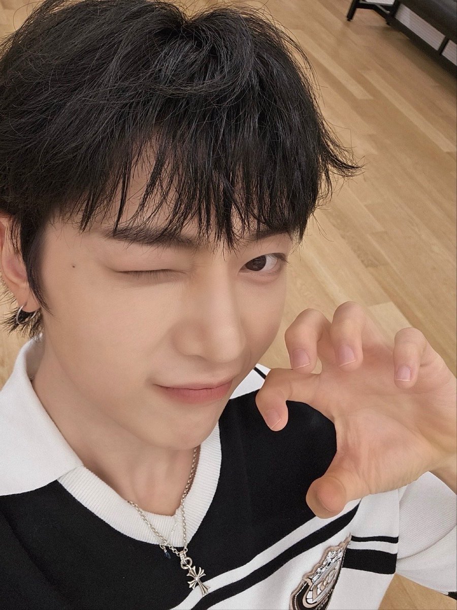 Angunu11's tweet photo. 아가오빠 잘자용😴🫳🫳 https://t.co/R9goDbyKNe