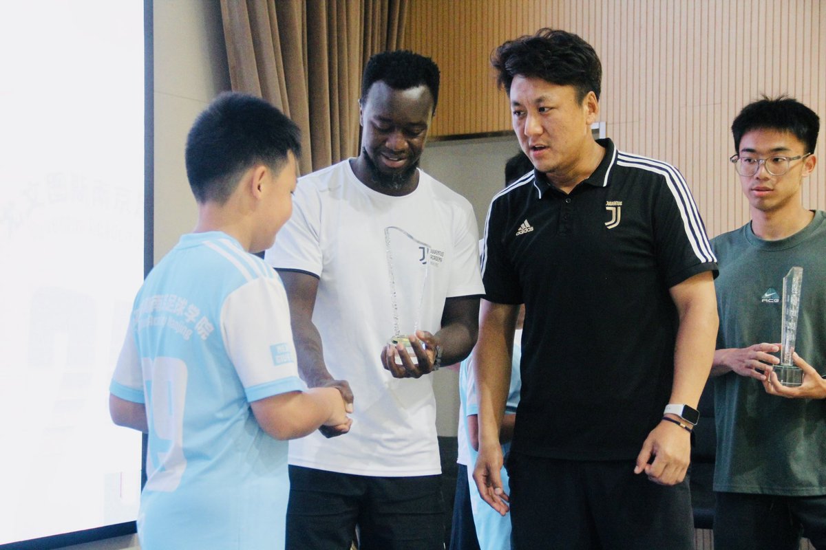 SadamJuma_'s tweet photo. Another summer camp completed. A great opportunity to work with these young lads and also inspire them for the future. #nolimits #4future #grassrootsfootball #inspiretoaspire #juventusacademynanjingchina @MujibKasule @MosesMagogo @AshabaA @alimwebe @MutyabaBashir https://t.co/xmUYSEhAYp