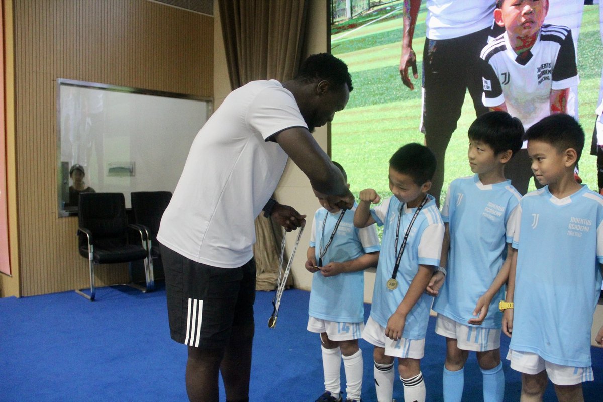 SadamJuma_'s tweet photo. Another summer camp completed. A great opportunity to work with these young lads and also inspire them for the future. #nolimits #4future #grassrootsfootball #inspiretoaspire #juventusacademynanjingchina @MujibKasule @MosesMagogo @AshabaA @alimwebe @MutyabaBashir https://t.co/xmUYSEhAYp