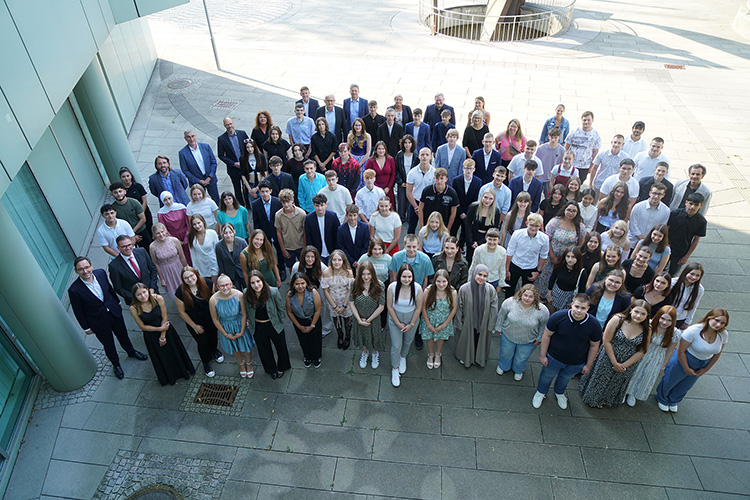 LRA_Ostalbkreis's tweet image. Schulpreisverleihung und Ehrung der besten Absolventinnen und Absolventen des Abschlussjahrgangs t1p.de/6iy7r #Ostalbkreis #Schulpreisverleihung #Absolventen #Abschluss