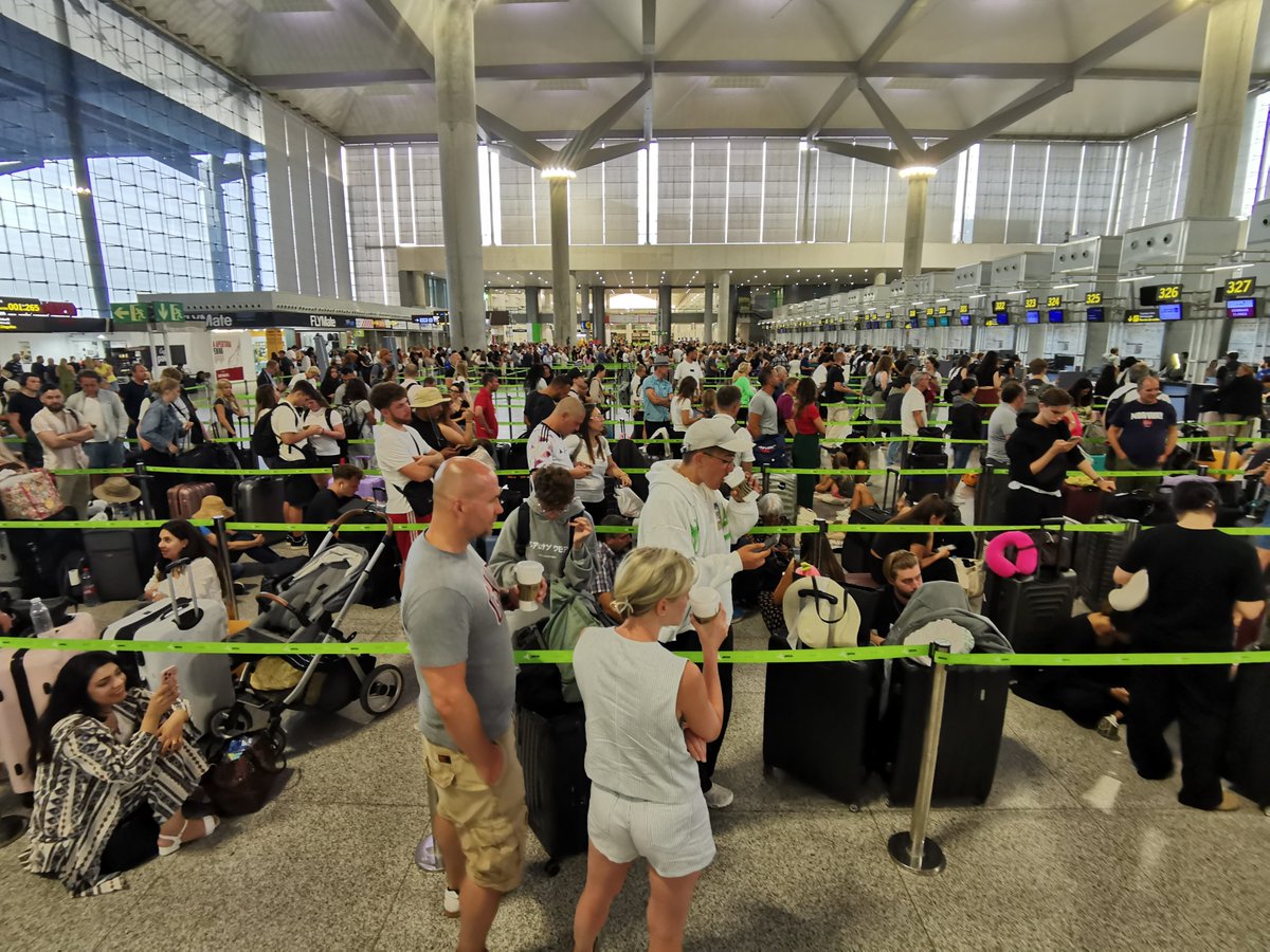 SchorschTag's tweet photo. Passengers are left without information here in Malaga. What is happening, @eurowings ?
Flights will leave shortly, but check in hasn't opened yet. https://t.co/E7fr57QK2M